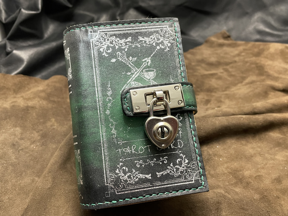 魔導書型タロットカードケース Grimoire Pocket 緑の書 名刺入れ