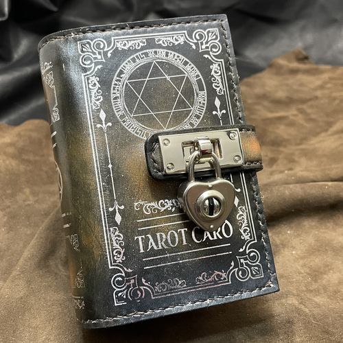 魔導書型タロットカードケース Grimoire Pocket 茶の書 名刺入れ