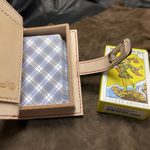 魔導書型タロットカードケース Grimoire Pocket 茶の書 名刺入れ
