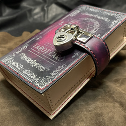 魔法書型塔羅牌盒 魔法書紅皮書 第1張的照片