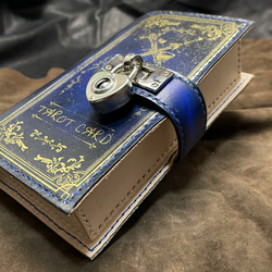 魔法書型塔羅牌盒 魔法書藍皮書 第1張的照片