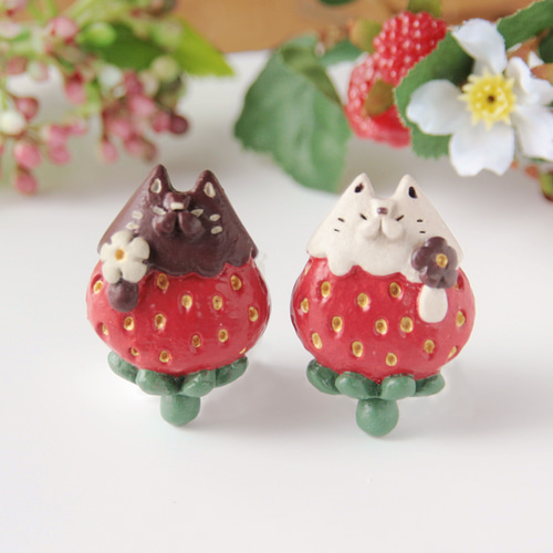 猫のブローチ まるごとチョコ苺※単品 ブローチ nekomoyoh 通販