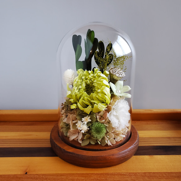 輪菊とジャスミンのガラスドームお供え花　プリザーブドフラワー 2枚目の画像
