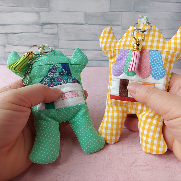 ★おうちにカエル君★パッチワークのお家を背負ったカエルのチャーム３種【Creema限定】 1枚目の画像