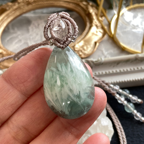 エンジェルフェザーインフローライト マクラメ編みネックレス