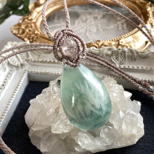 エンジェルフェザーインフローライト マクラメ編みネックレス