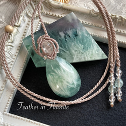 エンジェルフェザーフローライト＆ムーンストーン＆アクアマリンのマクラメネックレス エンジェルフェザーインフローライト マクラメ編みネックレス