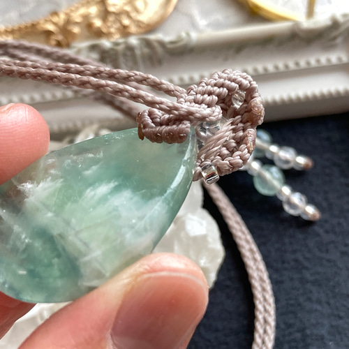 エンジェルフェザーインフローライト マクラメ編みネックレス