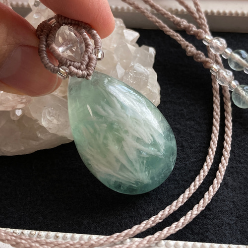 エンジェルフェザーインフローライト マクラメ編みネックレス