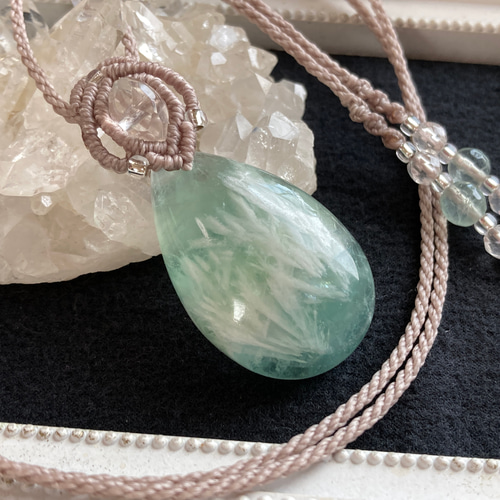 エンジェルフェザーインフローライト マクラメ編みネックレス