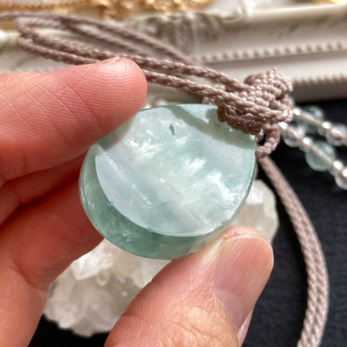 エンジェルフェザーインフローライト マクラメ編みネックレス