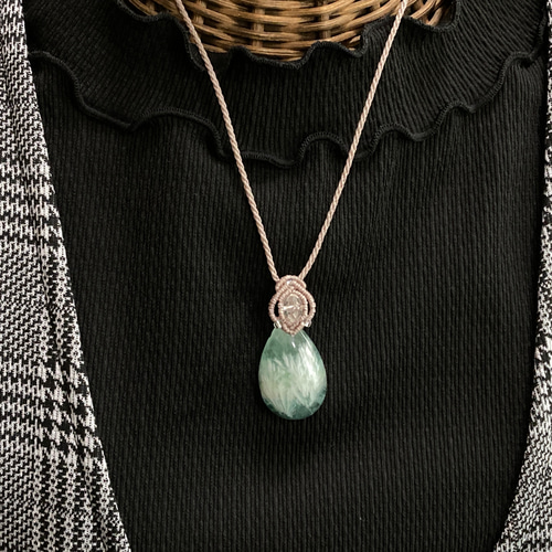 エンジェルフェザーインフローライト マクラメ編みネックレス