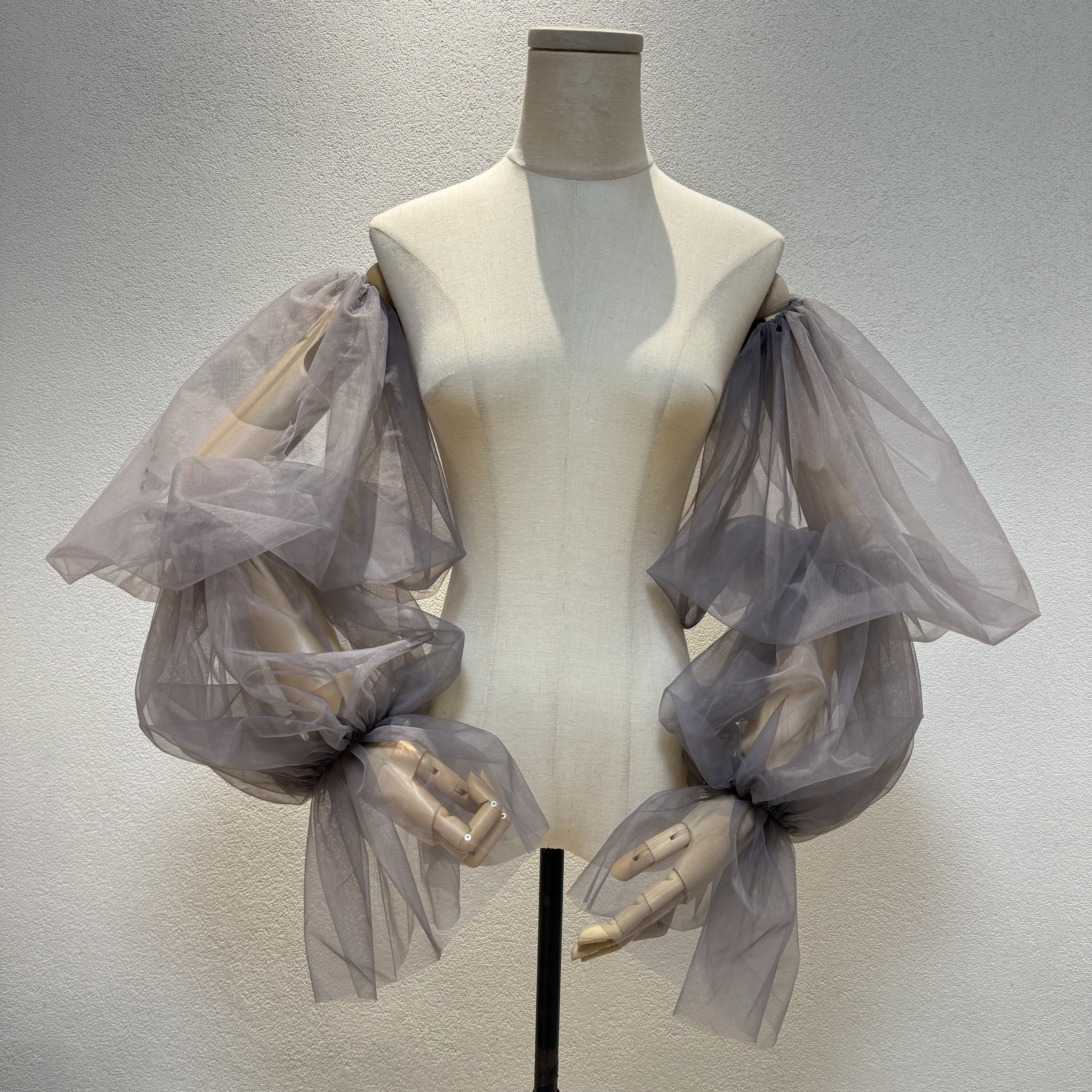 送料無料！柔らかいチュール　美品　ダークグレー　オーダーメイド可能　取り外し可能　オフショルダー付け袖お呼ばれ演奏会挙式