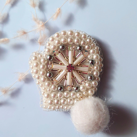 minne特集掲載】雪の結晶のミトンブローチ❄シルバー【Special Gift  