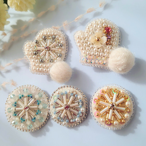 minne特集掲載】雪の結晶のミトンブローチ❄シルバー【Special Gift  