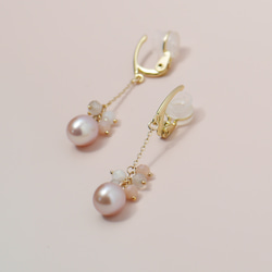#991E 粉紅珍珠細微差別顏色天然石材柔軟觸感耳環 第3張的照片