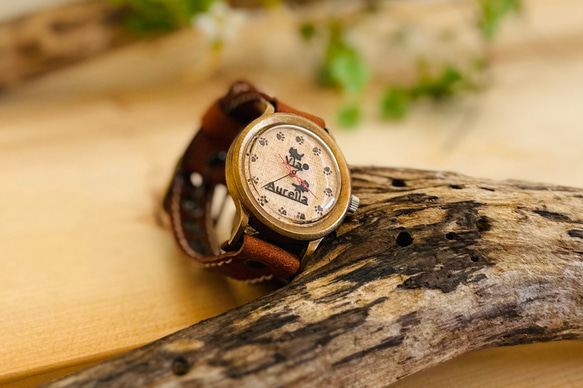 手工腕錶Via Aurelia（黑貓亞麻錶盤（爪子）&amp;義大利牛皮（棕色）） 第1張的照片