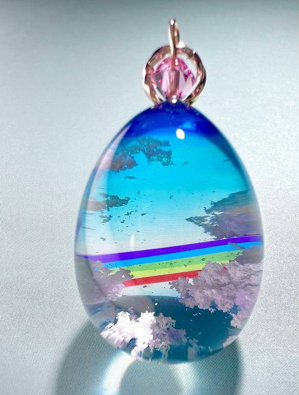 桜舞う虹の空 ネックレス 空玉 雲玉 レジン 7枚目の画像