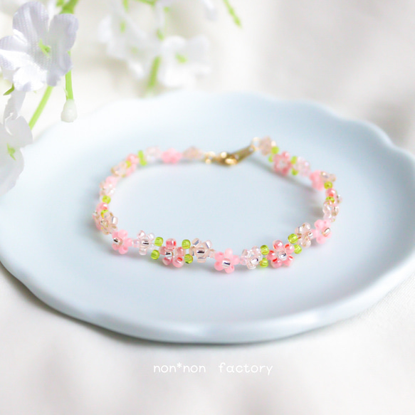 ビーズブレスレット ✧ 桜 ✧ 小さなお花の ブレスレット