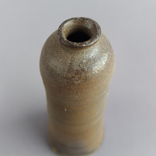 青磁の花器魅力的なフォルム一点物