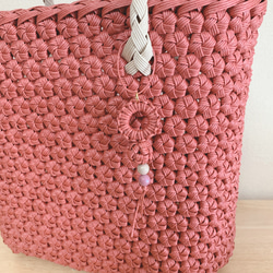 現品限り⭐︎クラフトバンドで編んだ花結び編みの手提げ 2枚目の画像