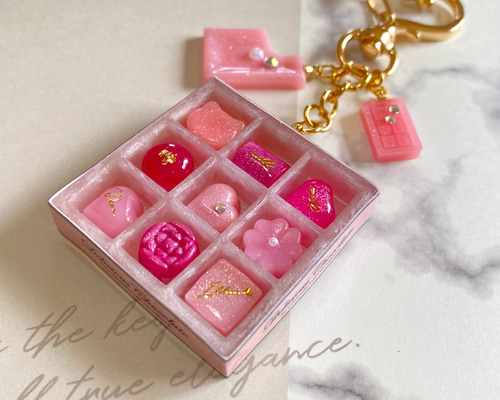 ミニチュアチョコレート ピンクver レジンキーホルダー