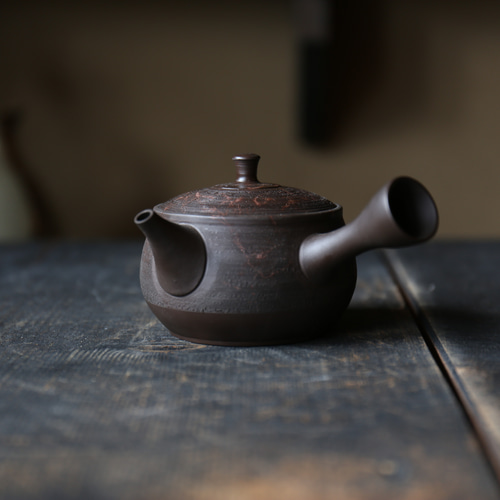 小さな一人用急須」愛知県常滑産・玉光窯さんのつくる常滑急須・横手