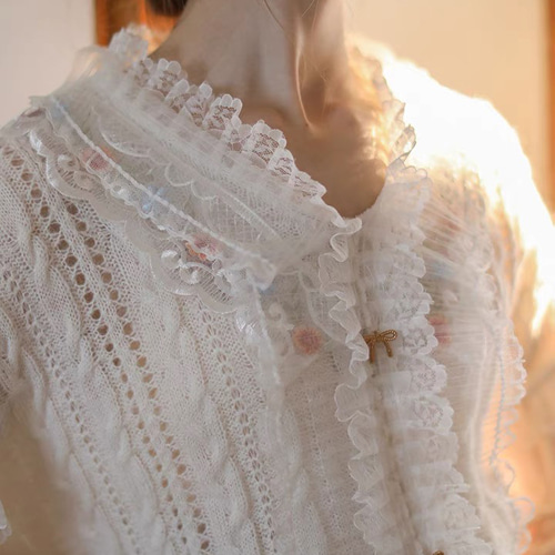 レースフリル Vネックのウール混プルオーバー【秋春冬】オフホワイト