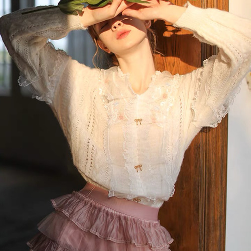 レースフリル Vネックのウール混プルオーバー【秋春冬】オフホワイト