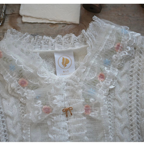 レースフリル Vネックのウール混プルオーバー【秋春冬】オフホワイト