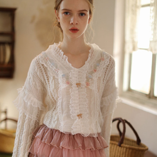 レースフリル Vネックのウール混プルオーバー【秋春冬】オフホワイト