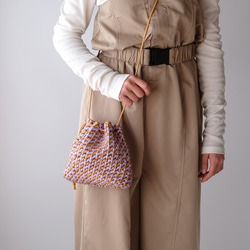 京都発巾着バッグ　TwillTwill 　ハンドメイドニット　パラコード　パープル+キャメル色 4枚目の画像