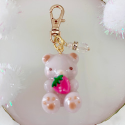 ❤️送料無料❤️名入れ可 目印チャーム いちごのくまちゃん レジン