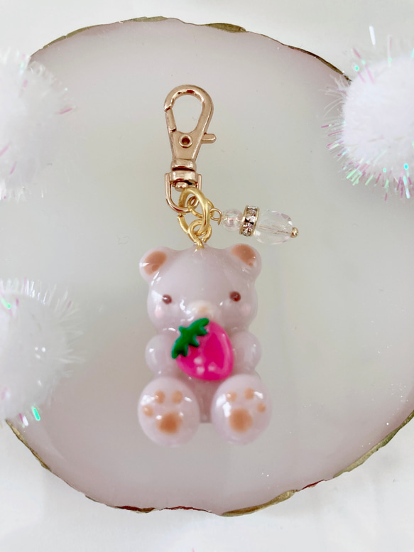 ❤️送料無料❤️名入れ可 目印チャーム いちごのくまちゃん レジン