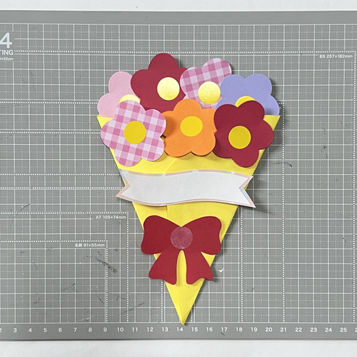 花束　製作キット　壁面飾り　入園卒園　メッセージカード　保育　高齢者　クラフト Amazon.co.jp: 花束 製作キット 壁面飾り 入園卒園 メッセージカード