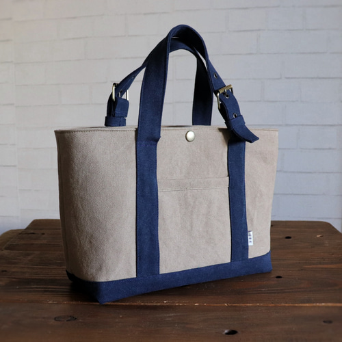 帆布のバックルトートバッグ ミディアム【ネイビー・マッシュルーム  