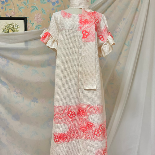 バニラ色にピンク 総絞り フリルスリーブワンピース&リボンベルト 着物  