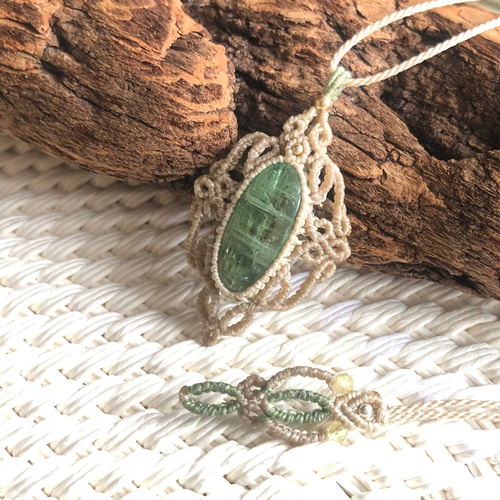 グリーンカイヤナイトのマクラメ編みネックレス⭐︎ ペンダントトップ