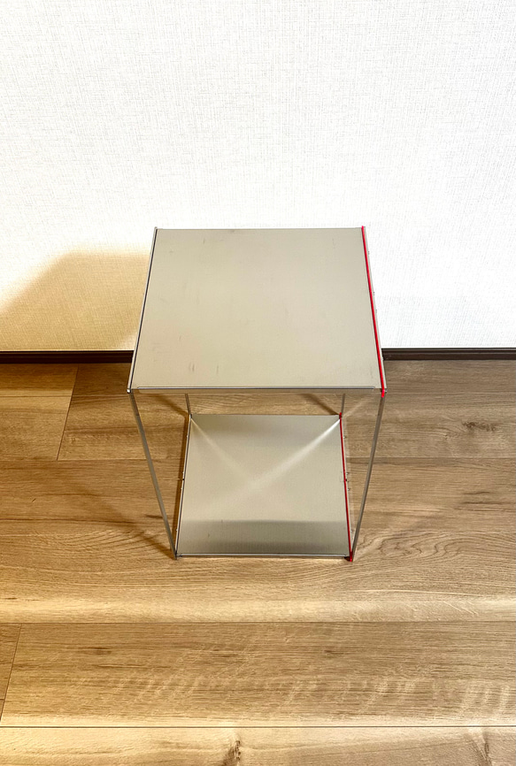 拡張できるサイドテーブル/コーヒーテーブル　レッド　ステンレス(金属)製　インダストリアルデザイン 2枚目の画像