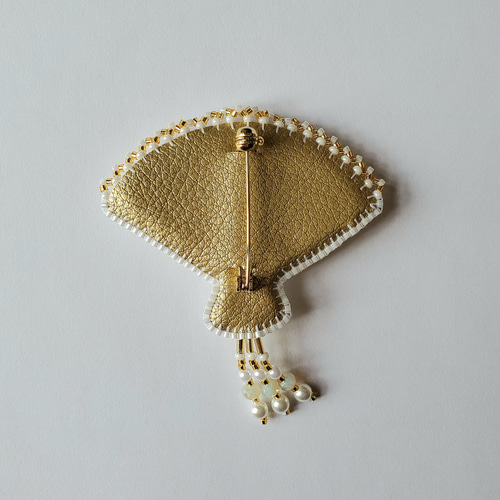 ☆ハンドメイド ビーズ刺繍ブローチ ハート シルバー&ブラック☆