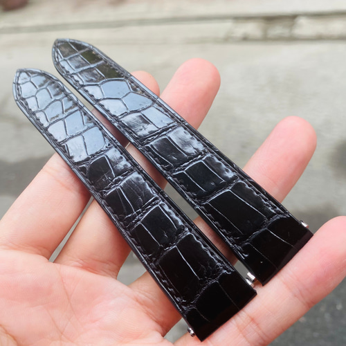 CARTIER SANTOS 21/18mm レザー時計ストラップはブラックの