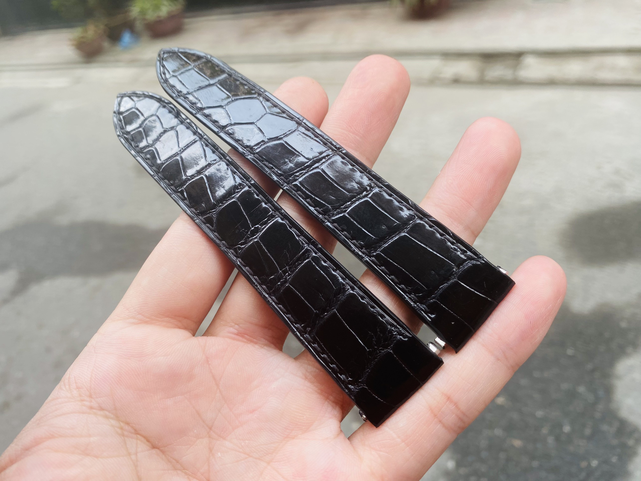 CARTIER SANTOS 21/18mm レザー時計ストラップはブラックのクロコダイルレザーを使用