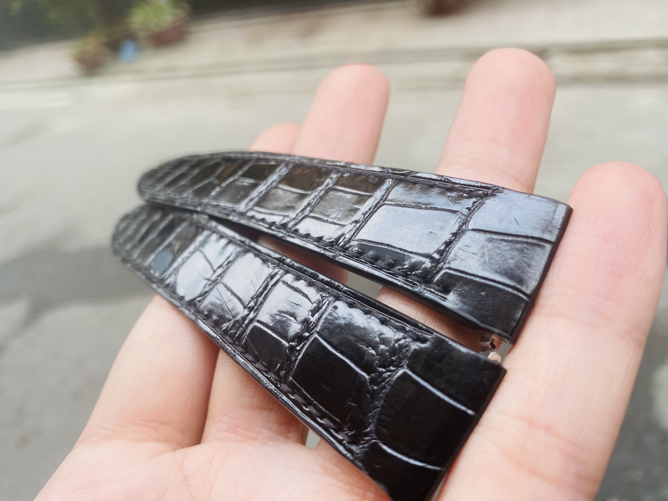 CARTIER SANTOS 21/18mm レザー時計ストラップはブラックのクロコダイルレザーを使用