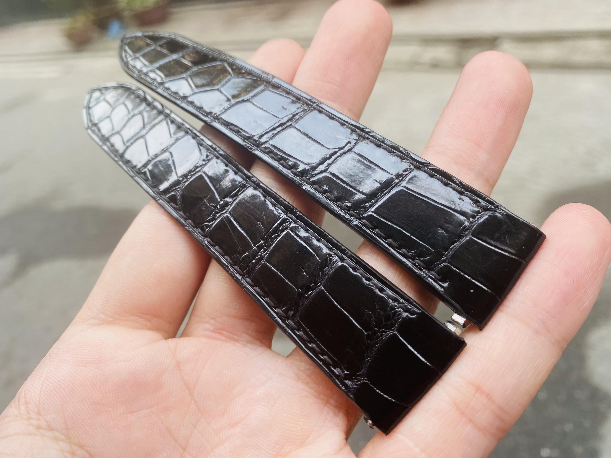 CARTIER SANTOS 21/18mm レザー時計ストラップはブラックのクロコダイルレザーを使用