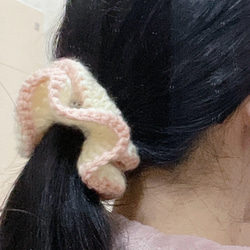 シュシュ　鍵編み　編み物　ヘアアクセサリー 3枚目の画像