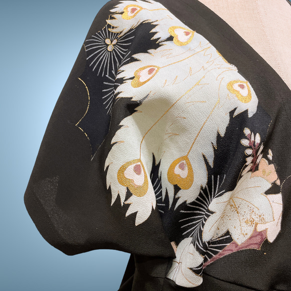 孔雀刺繍 上質 黒留袖 差し色カシュクール ワンピース 正絹 着物リメイク和柄 お出掛け クジャク 黒 A60206 6枚目の画像