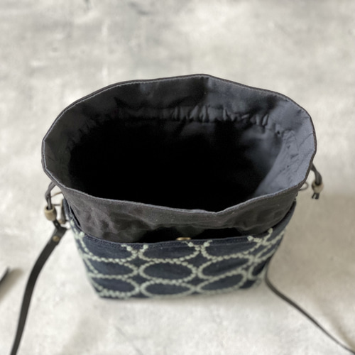 ⚮̈ミナペルホネン tambourine navy ネリオバッグ あおり巾着バッグ  