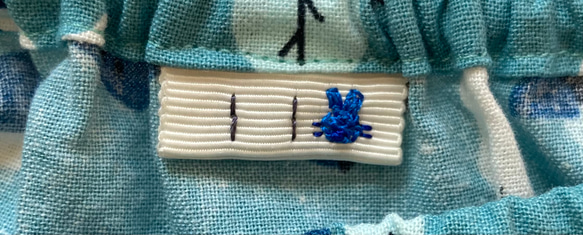 長袖スモック　110サイズ (首狭め・袖短め) プチトランの旅ブルー 2枚目の画像