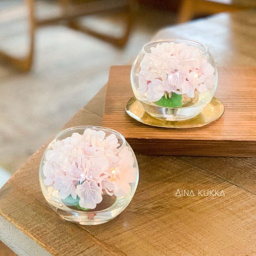 ハンドバッグ型　花器 ピンク ガラス　紙吹雪　花瓶 光沢仕上げ　アート さくらのガラスボールアレンジ]フェイクウォーター/アーティフィシャル