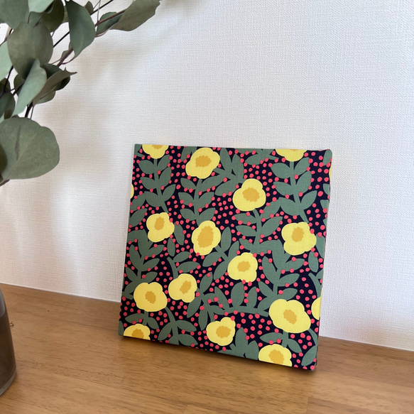 北欧 * ファブリックパネル サークルフラワーと黄色の小花